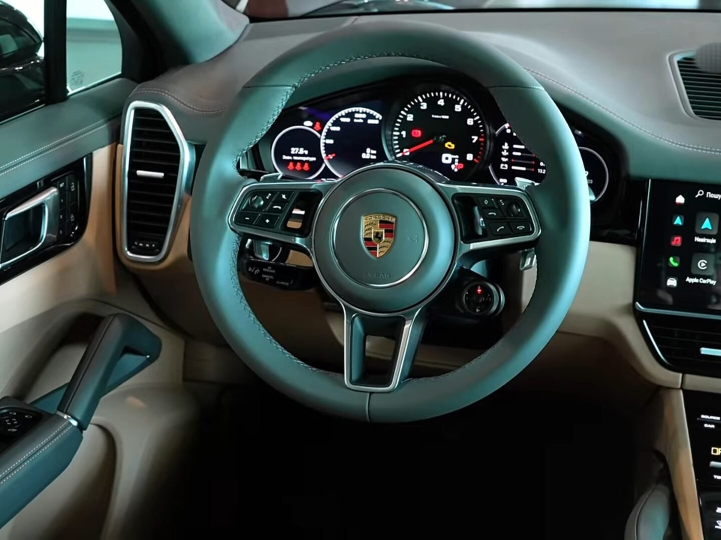 2023 Porsche Cayenne steering wheel