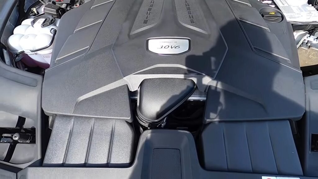 2023 Porsche Cayenne engine