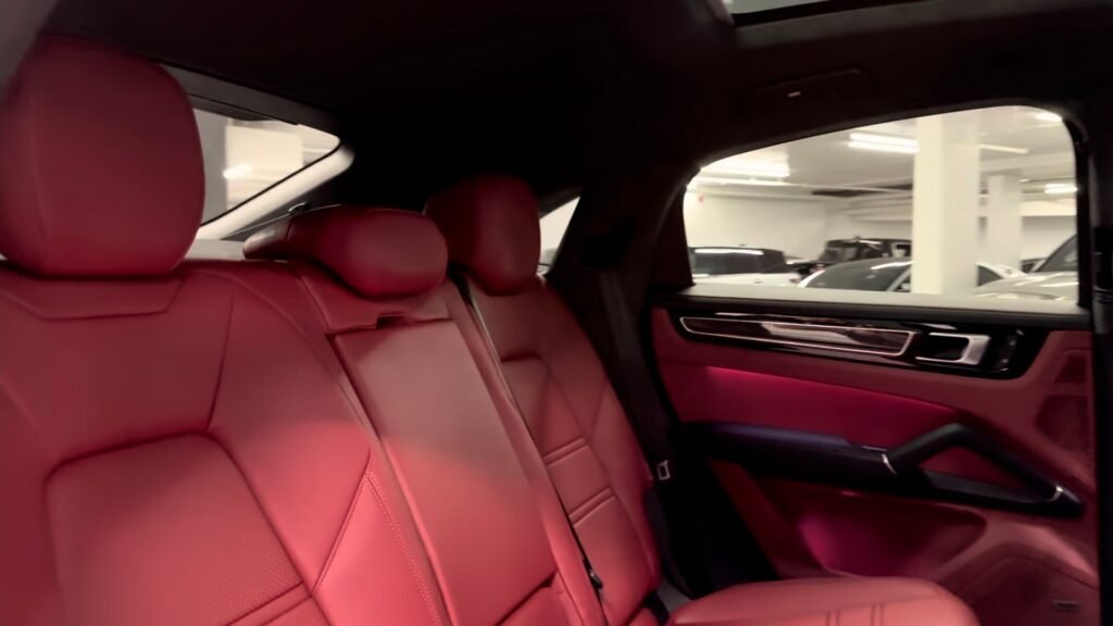 2023 Porsche Cayenne seat