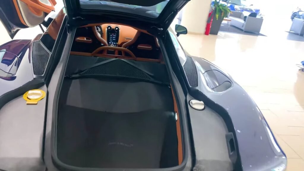 2022 mclaren gt cargo space