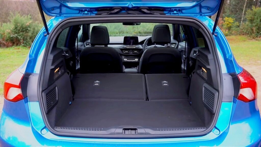 2019 Ford Focus cargo space