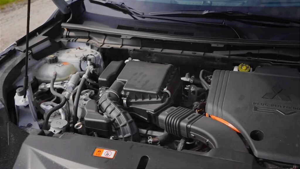 2023 Mitsubishi Outlander PHEV engine