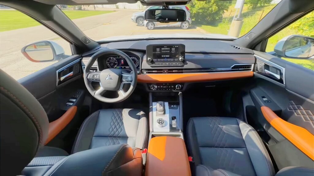 2023 Mitsubishi Outlander PHEV interior