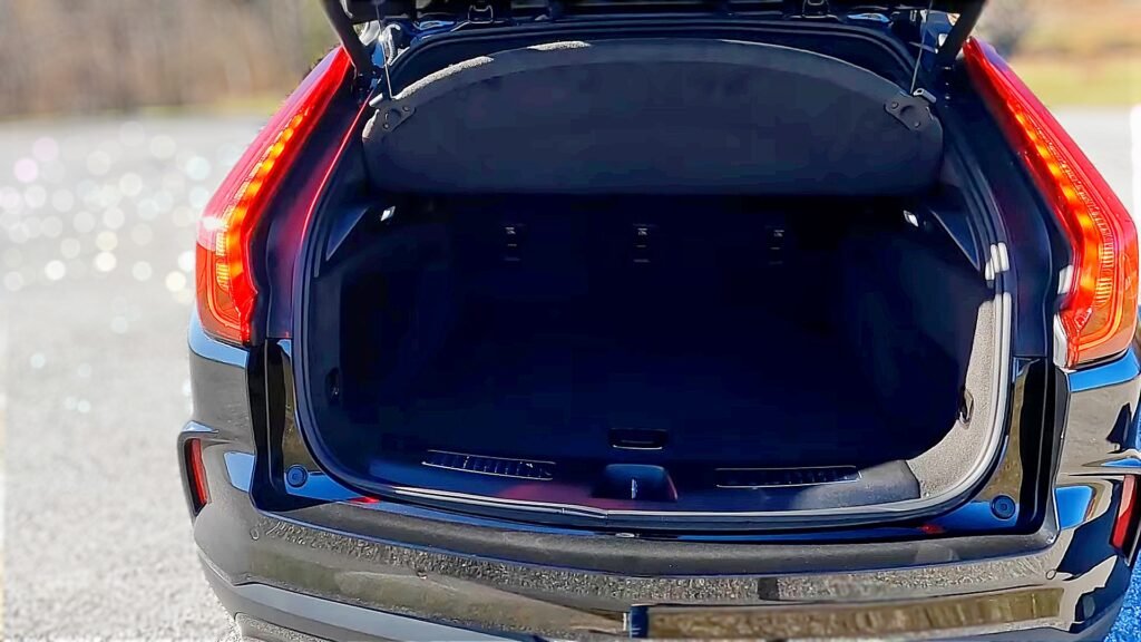 2024 Cadillac XT4 cargo space